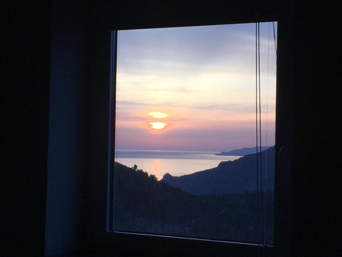 Un Capriccio - Ginepro Apartment Aieta ภายนอก รูปภาพ